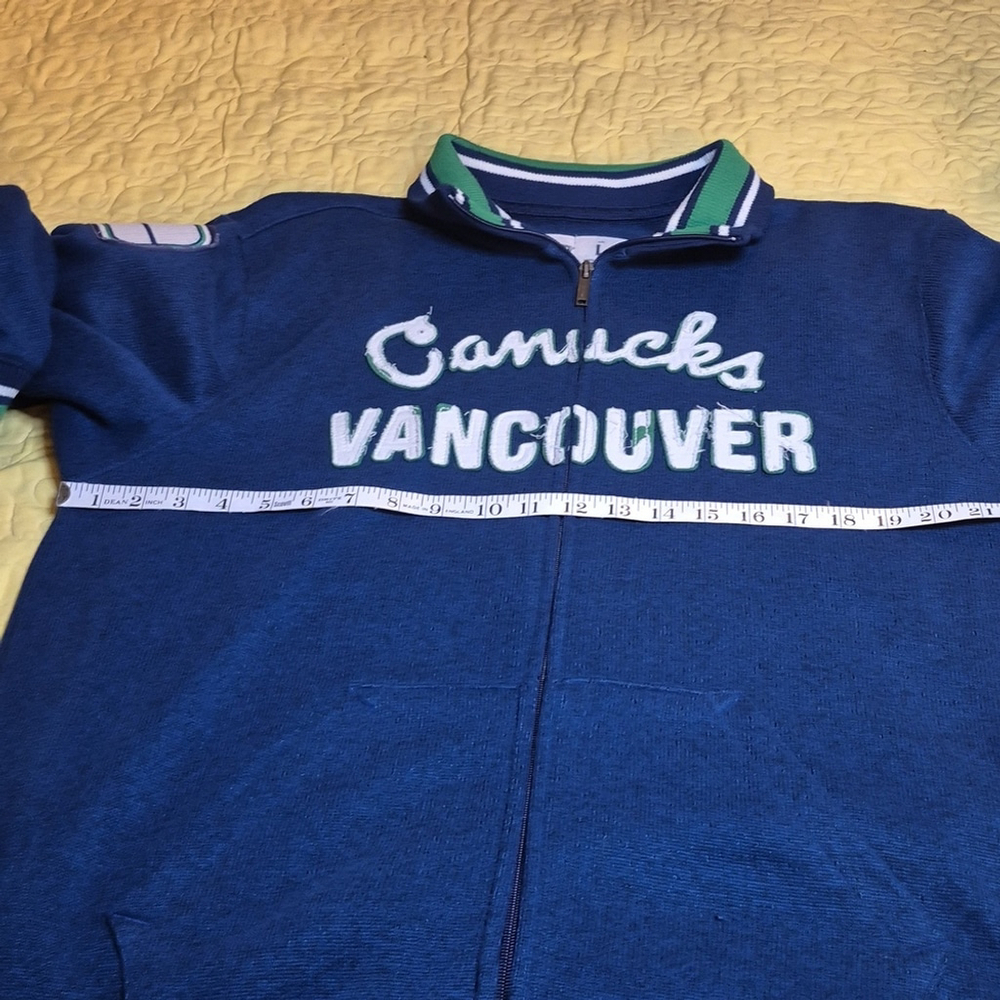 CCM: Blue/Green/white Vancouver Canucks Zip-Up Jacket.(#2014) Sz.large. - Picture 10 of 13